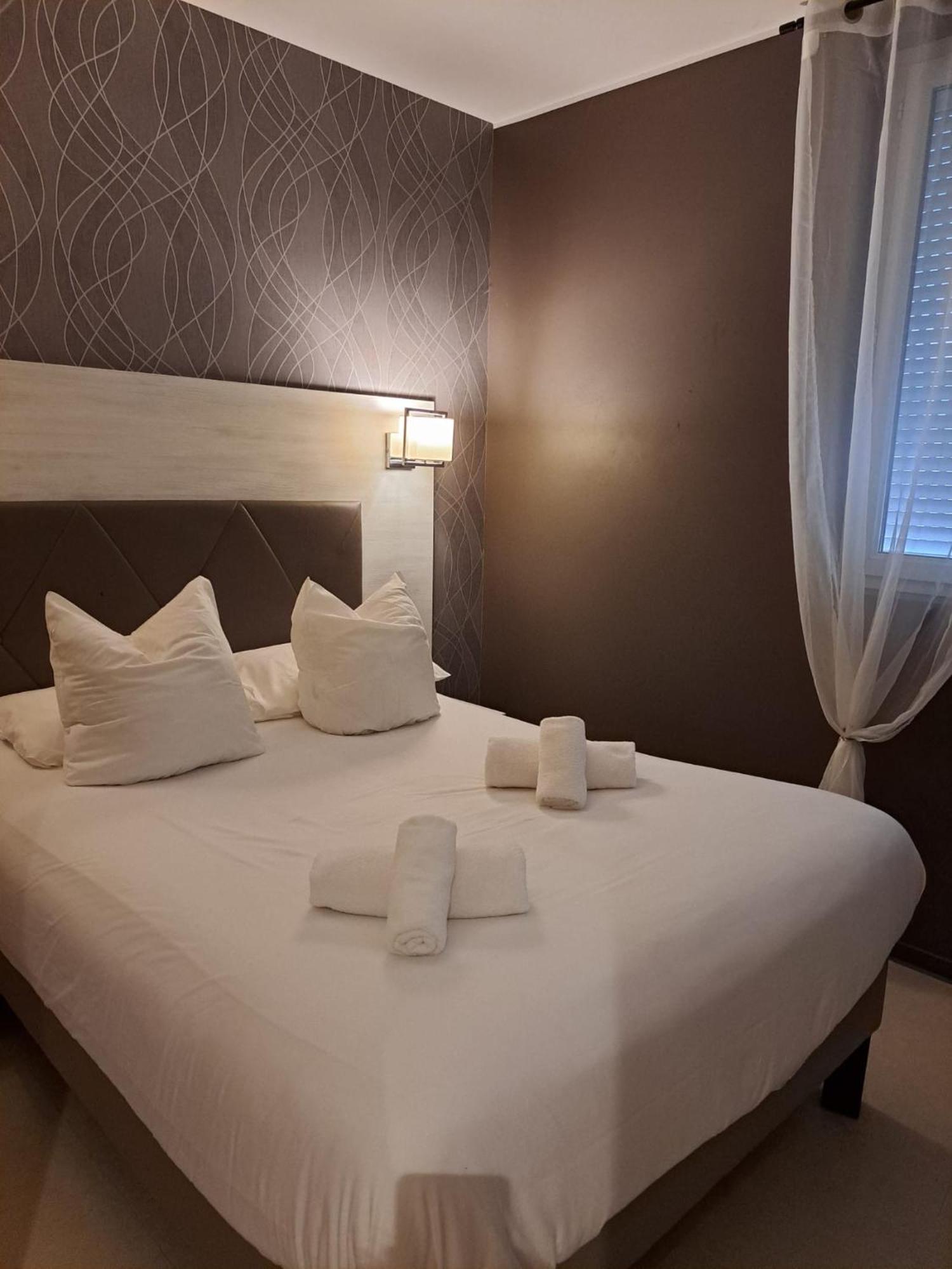 Hotel Le Patio Millau Zewnętrze zdjęcie